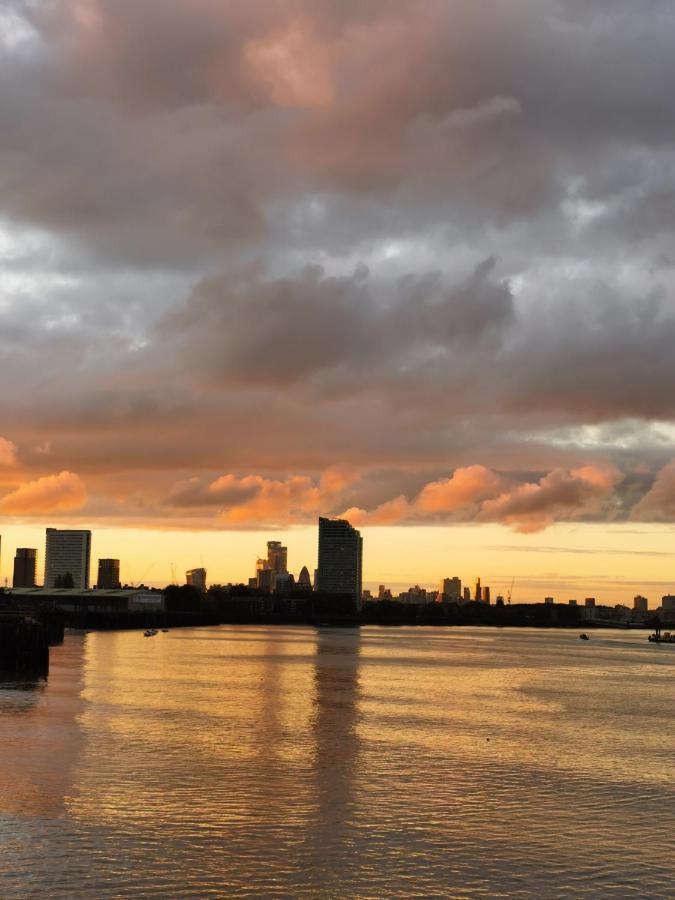Homestay Room With Stunning Thames River View London Exteriör bild